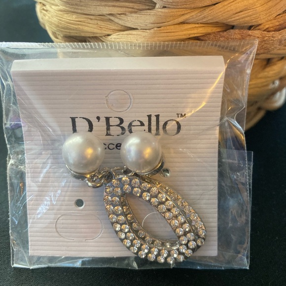D'Bello Faux White Pearl with Abstract Silver Shape with Small Round Sparkle. - Picture 3 of 11